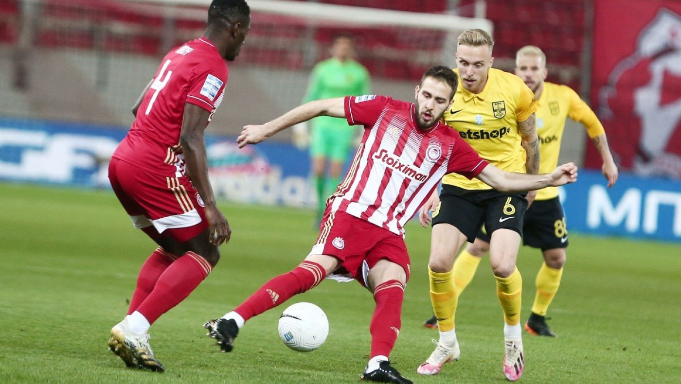 Άρης VS Ολυμπιακός: Τα διλήμματα του Μάντζιου και οι αλλαγές Μαρτίνς