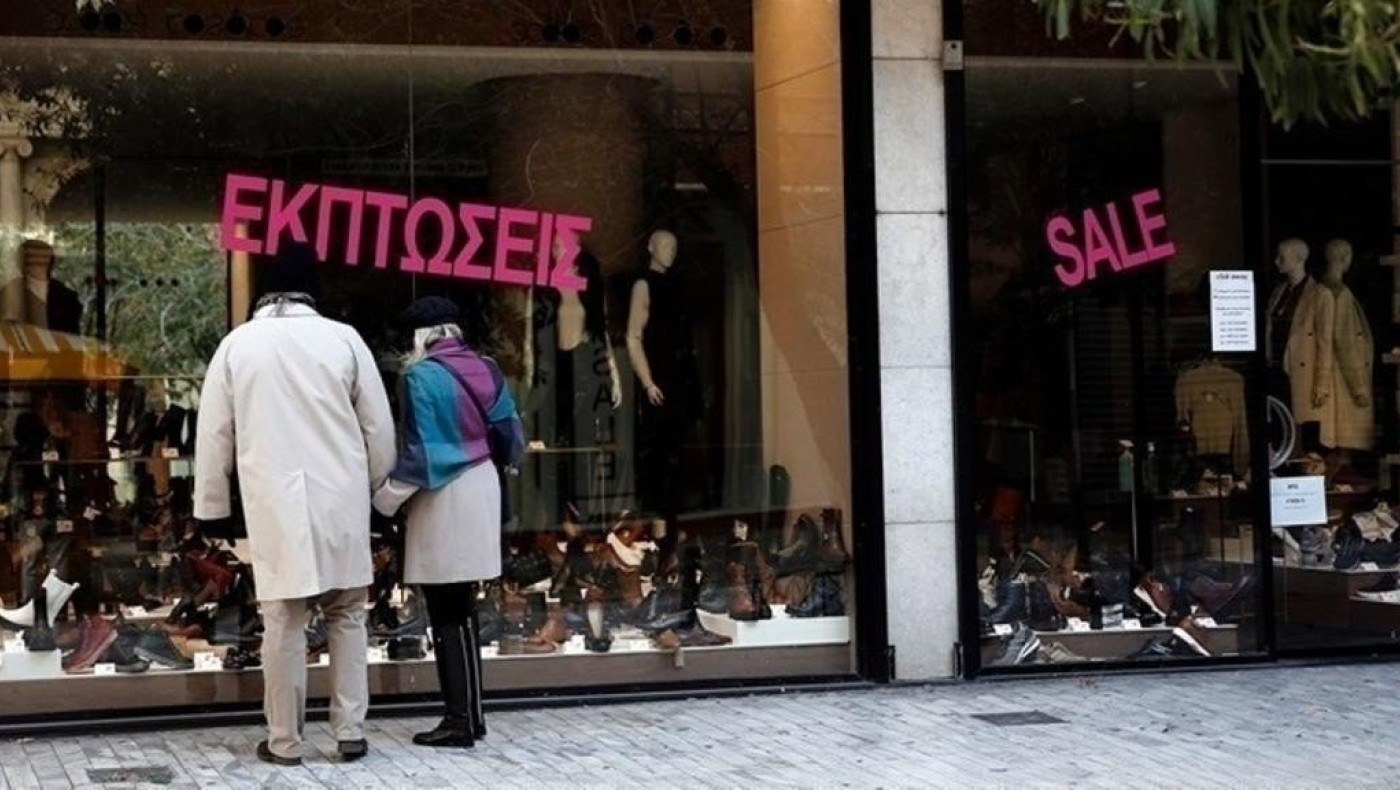 Σε εξέλιξη οι ενδιάμεσες εκπτώσεις -Ανοιχτά τα μαγαζιά την Κυριακή (9/5)