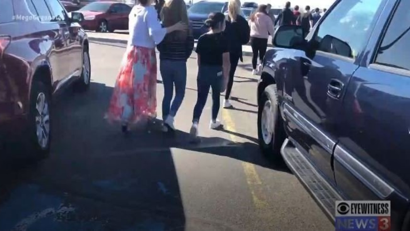 ΣΟΚ: 11χρονη άνοιξε πυρ στους διαδρόμους του σχολείου της!