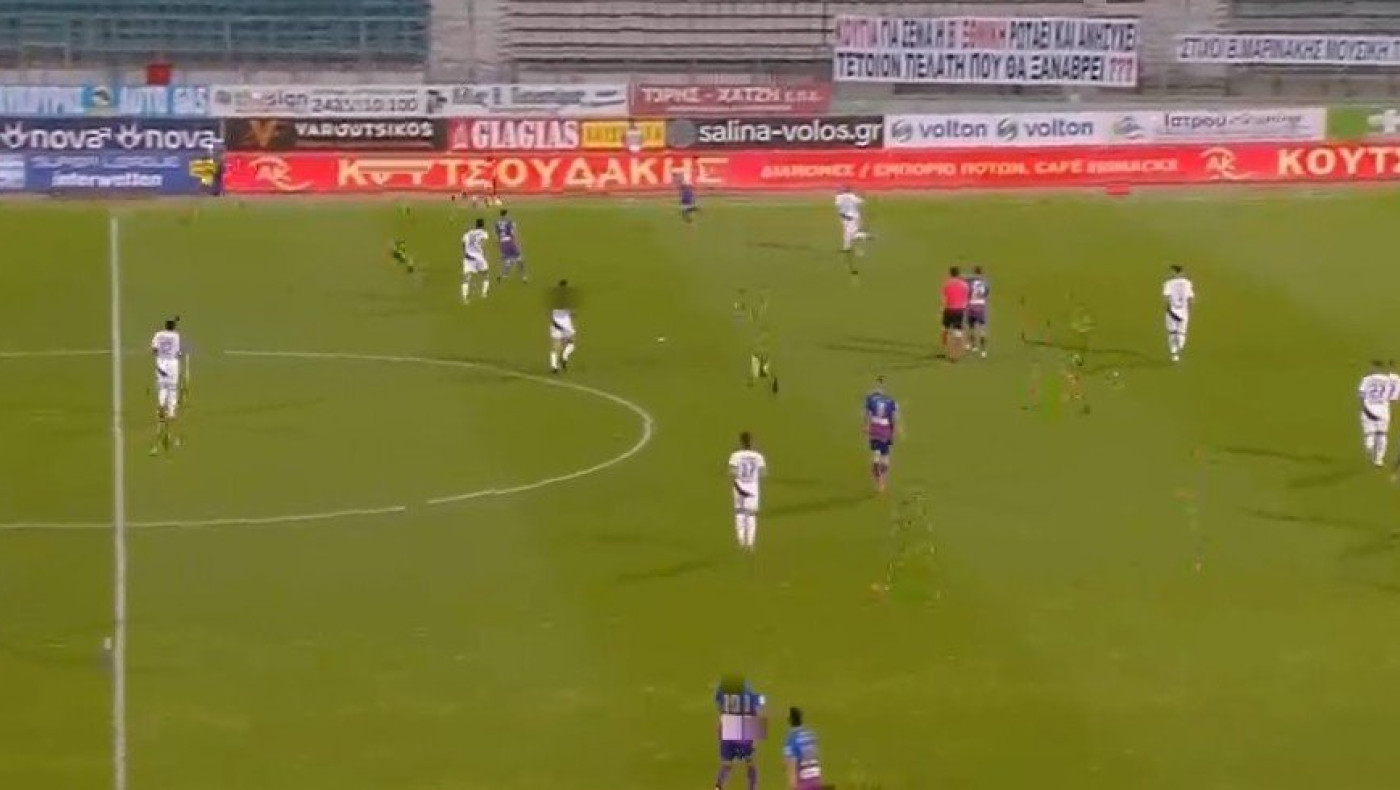 Απίστευτο πανό στο Πανθεσσαλικό κατά Κούγια με... Μαρινάκη-Τσουκαλά