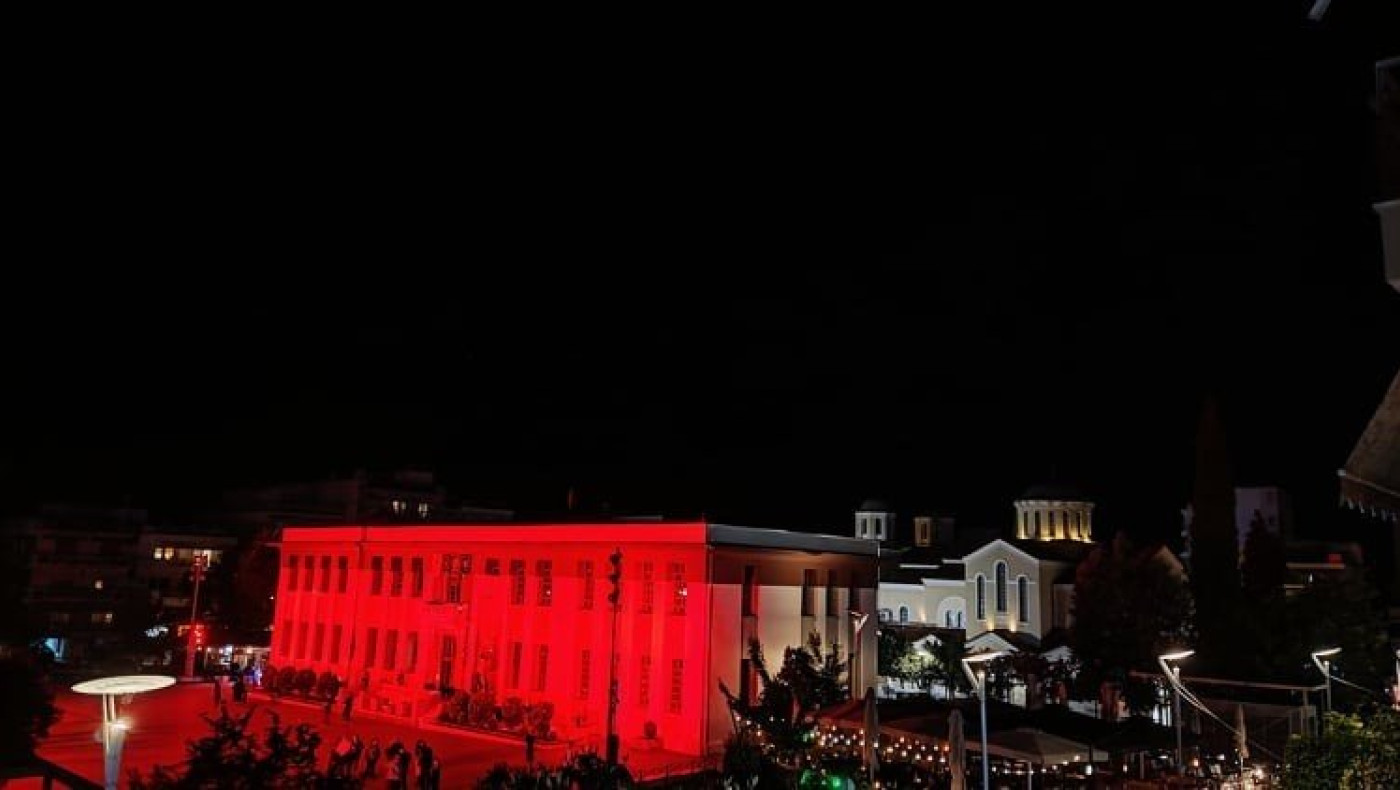 Η Καλαμαριά στα κόκκινα: Άρχισαν οι εκδηλώσεις για την Ποντιακή Γενοκτονία - Εντυπωσιακά πλάνα