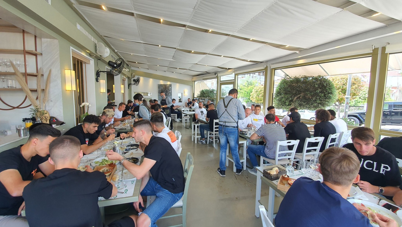 Μπλούζα με... φτερά αετού φοράει ο Γκαρσία στο γεύμα συσπείρωσης πριν τον τελικό!