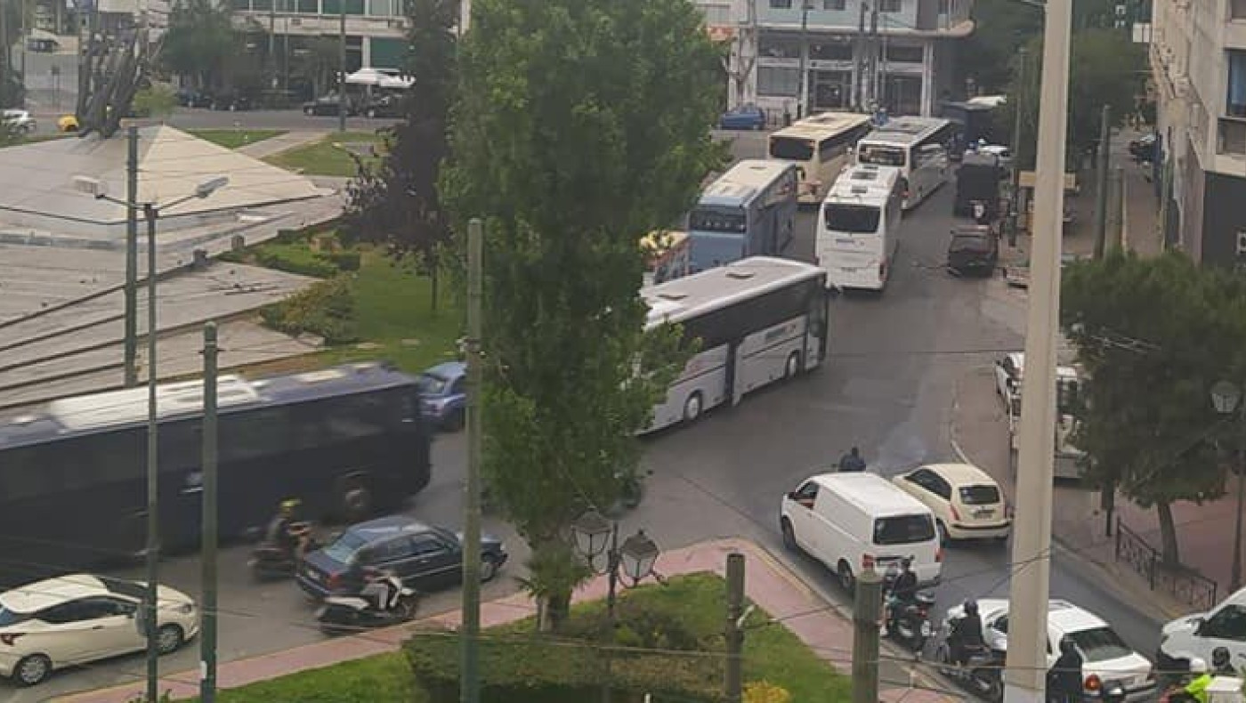 «Απόβαση» οπαδών του ΠΑΟΚ στην Αθήνα: Πέντε πούλμαν έφτασαν στον Πανελλήνιο Σύνδεσμο