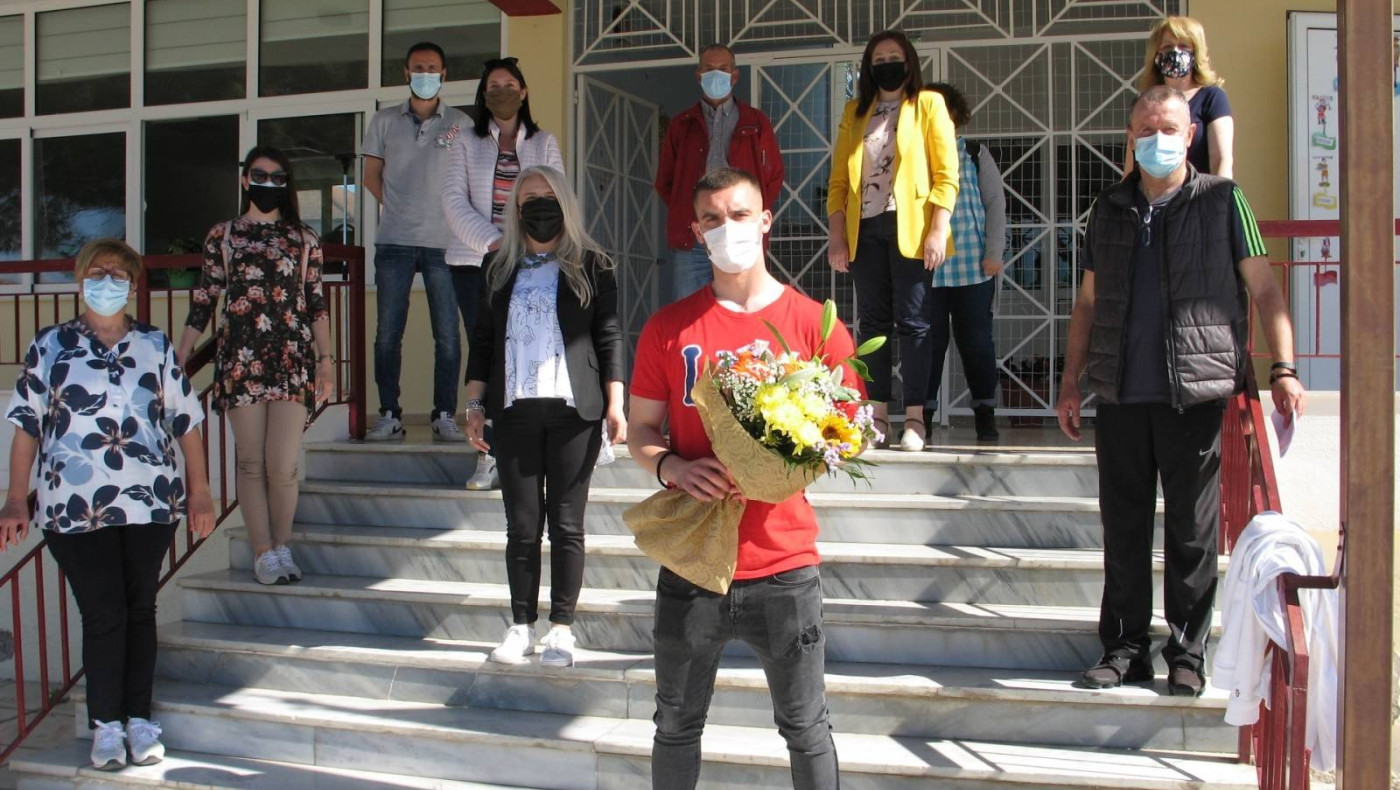 Ο Τσιφτσής... έπαιξε μπάλα με τους μαθητές της Νέας Πέλλας