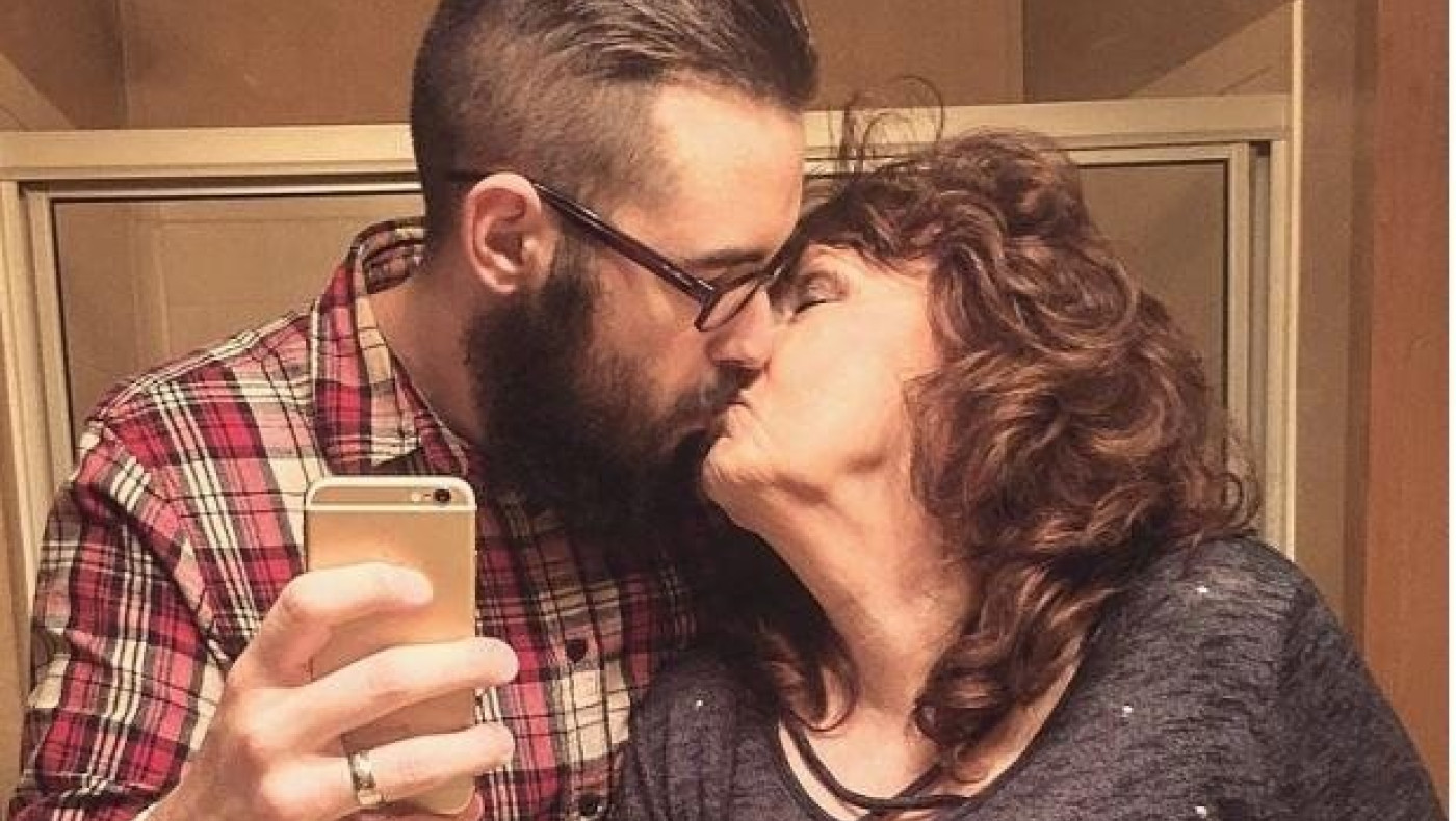 ΑΠΙΣΤΕΥΤΟ: 18χρονος γνώρισε 71χρονη στην κηδεία του γιου της και την παντρεύτηκε