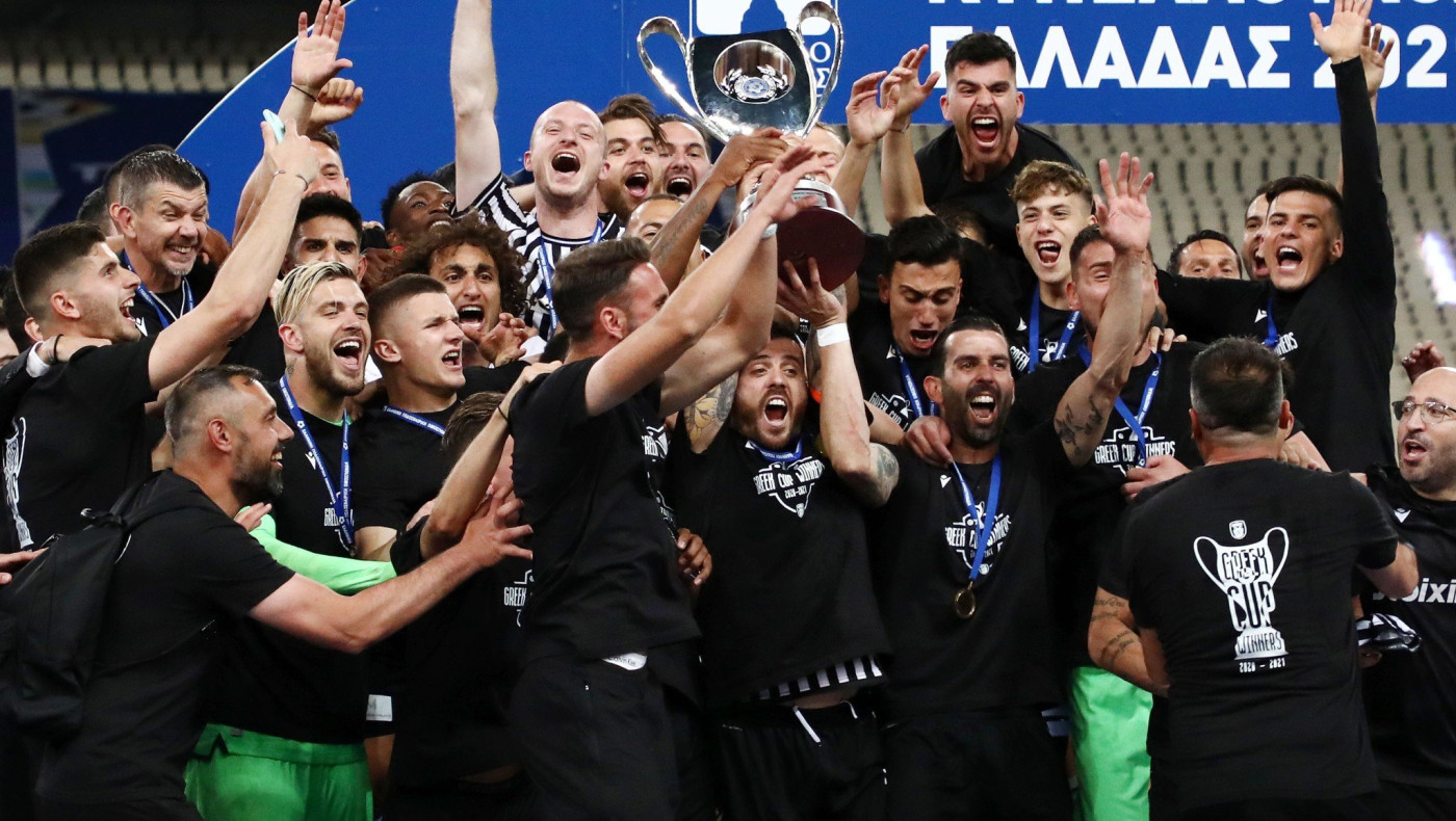 Αντρίγια με την κούπα: «Μια φορά ΠΑΟΚ, μια ζωή ΠΑΟΚ»