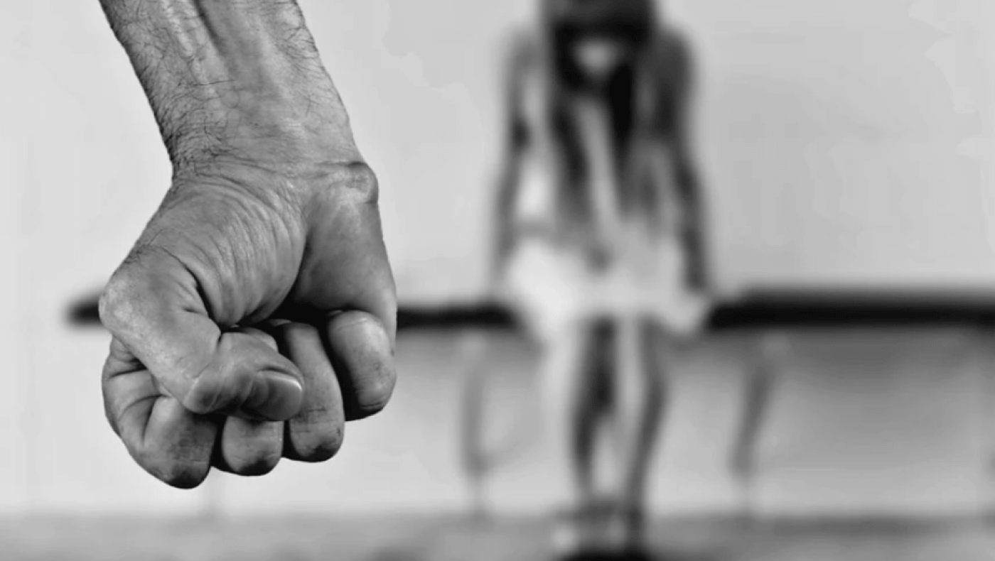 «Με κλωτσούσαν και με φώναζαν τρα@λο και βρ@μ@π@υστα»- Ανοίγει ξανά η υπόθεση του άγριου ξυλοδαρμού τρανς σε μπαρ