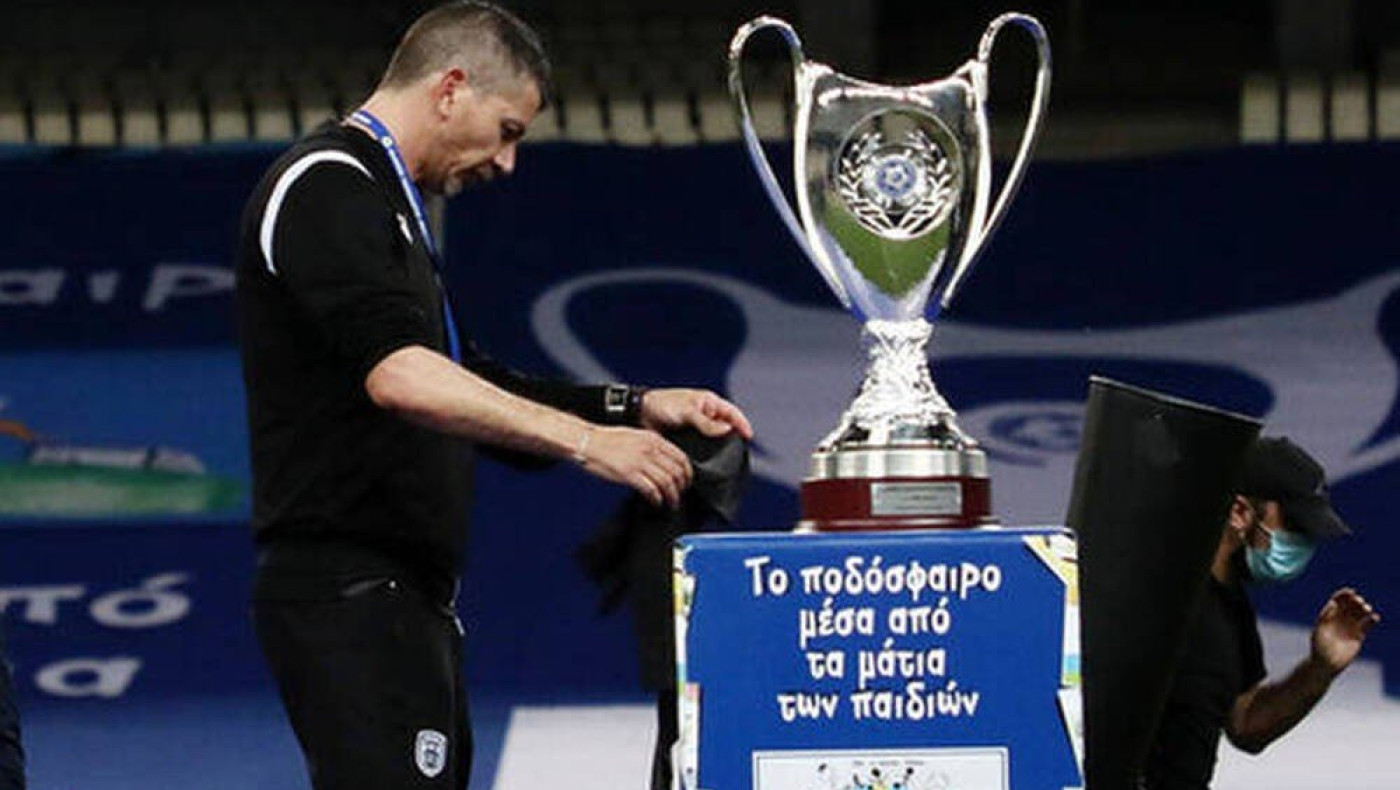 Ο Πάμπλο και η... όμορφη παρέα του αγκαλιά με την κούπα