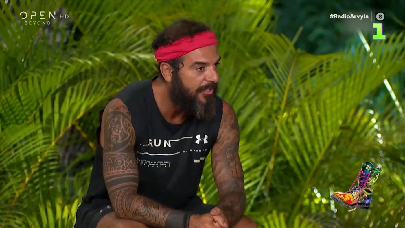 Ράδιο Αρβύλα: Πόσο αγαπητός είναι ο Τριαντάφυλλος από τους συμπαίκτες του