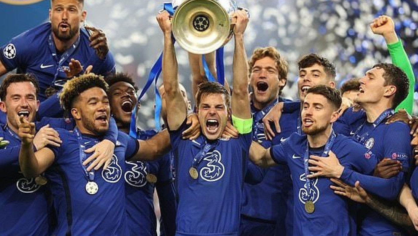 Η στιγμή που η Τσέλσι σηκώνει τη μεγάλη κούπα (vid)