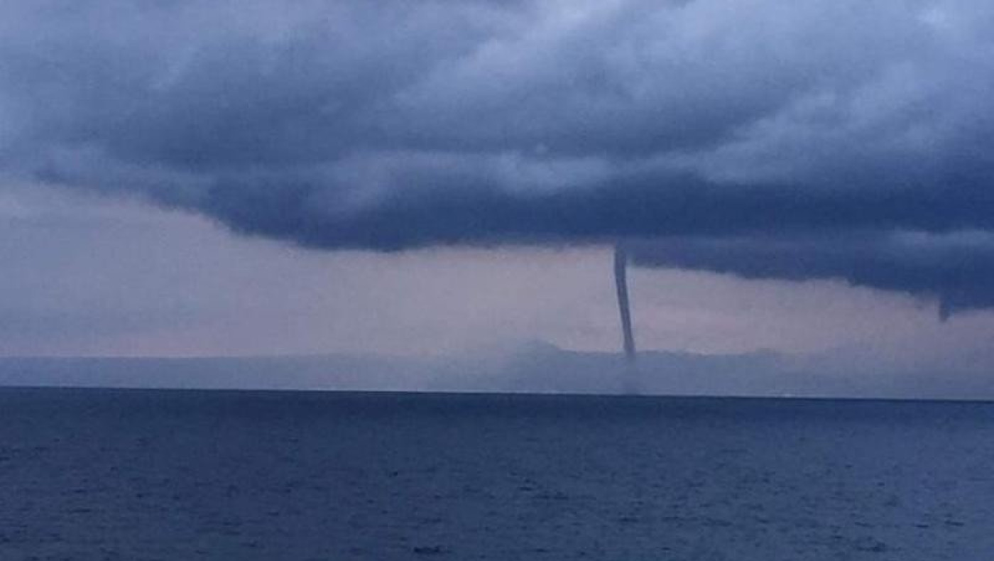 Εντυπωσιακό: Υδροστρόβιλος «χτύπησε» τη Χαλκιδική!