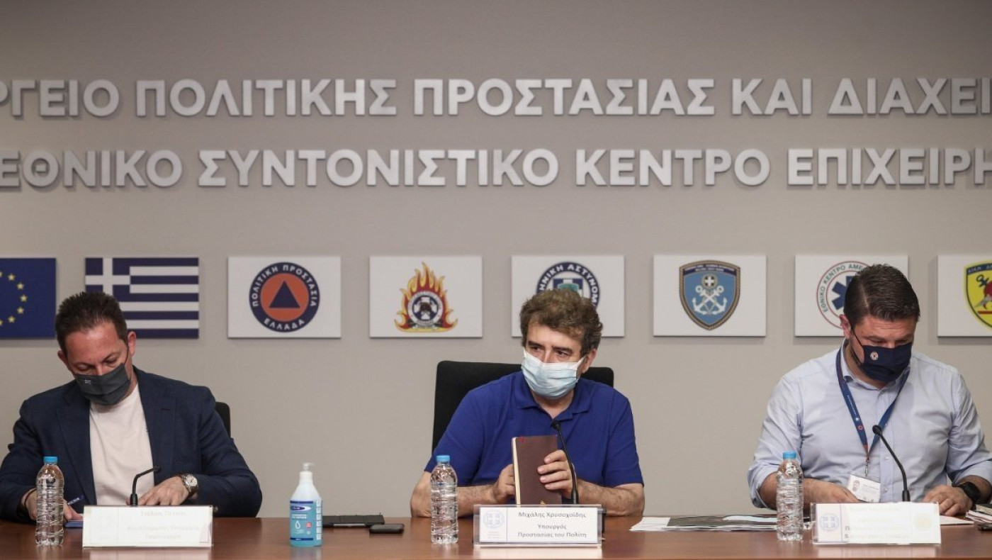Έκτακτη σύσκεψη για τις πυρκαγιές: Τι αποφάσισαν Χρυσοχοΐδης, Χαρδαλιάς, Πέτσας