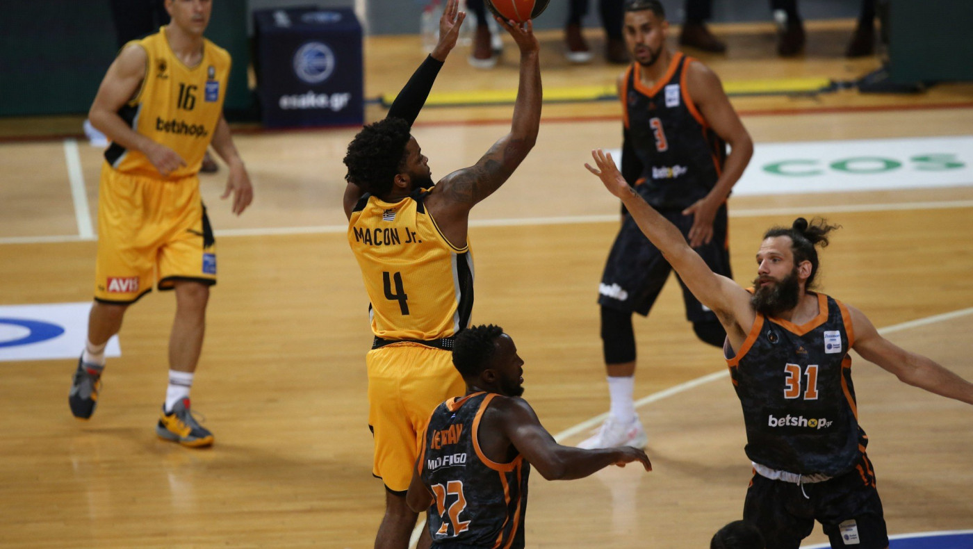 Σόου με «40άρες» από Μέικον και Κλαβέλ στον 2ο μικρό τελικό