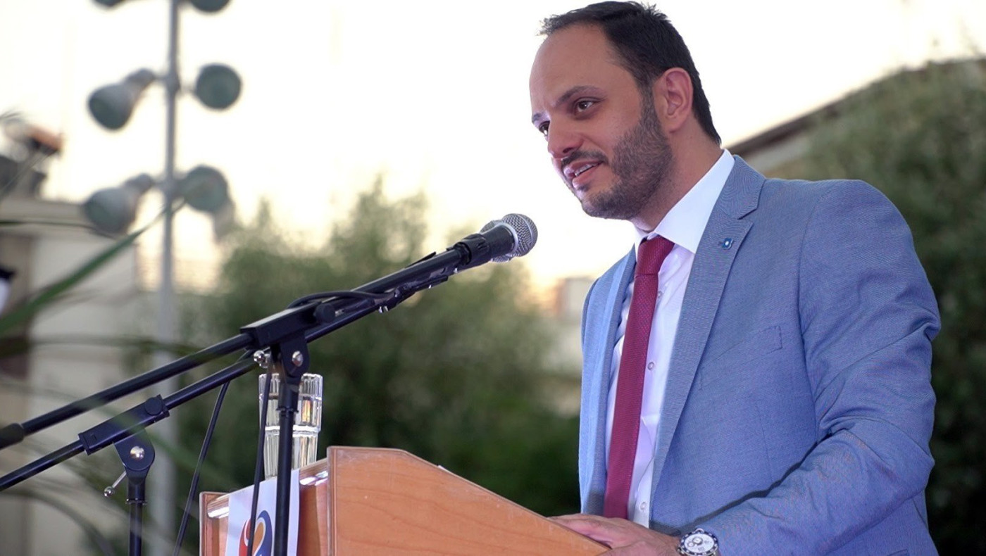 Δαρδαμανέλης: «Θα μοιάζει με beach bar η πλαζ Αρετσούς» - Τι απαντά για την αύξηση των τιμών