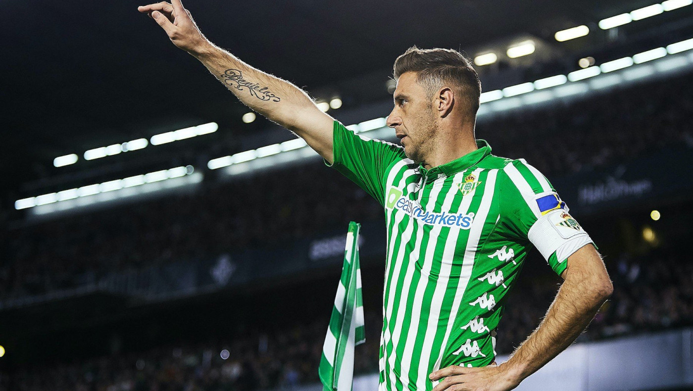 Ο Χοακίν αράζει στην πισίνα και ευχαριστεί τον Λουίς Ενρίκε που δεν τον κάλεσε στο Euro!