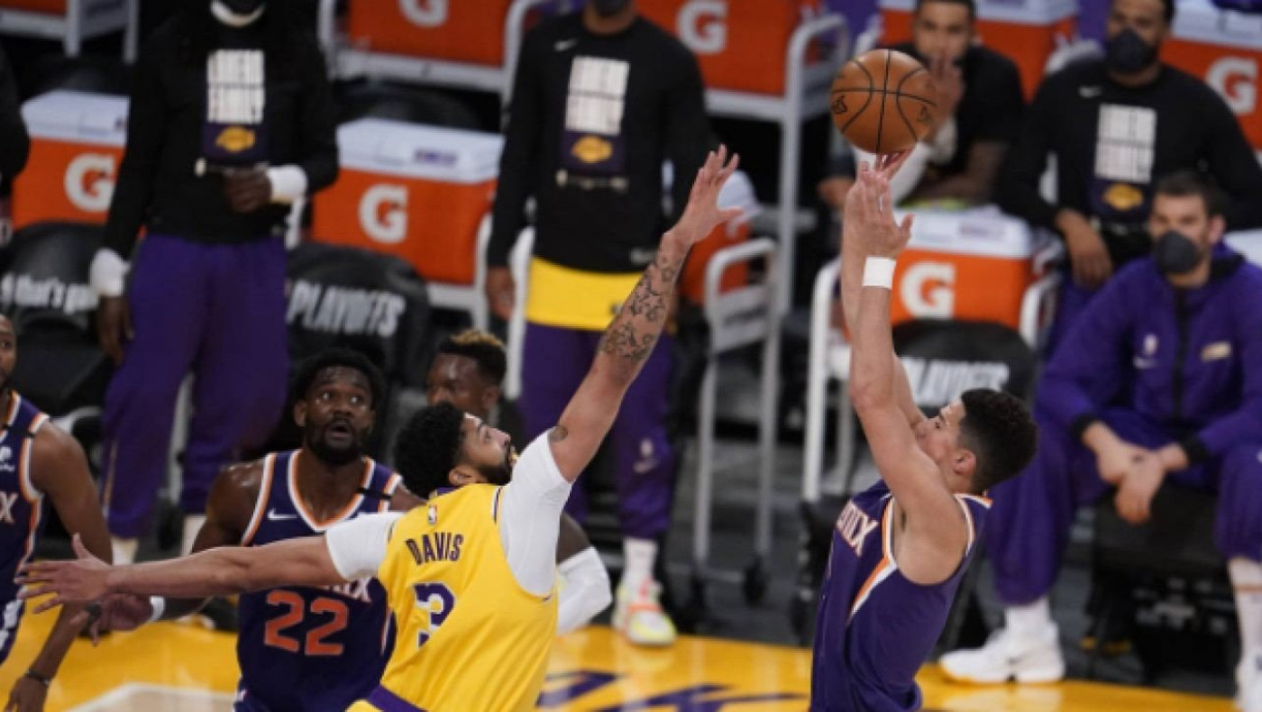 Οι Σανς σκόρπισαν και απέκλεισαν τους Λέικερς