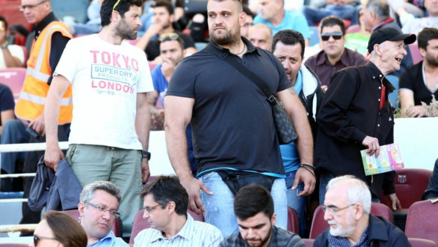 Άντε μετά να... πλησιάσει κανείς για καυγά τον Σαββίδη (pic)