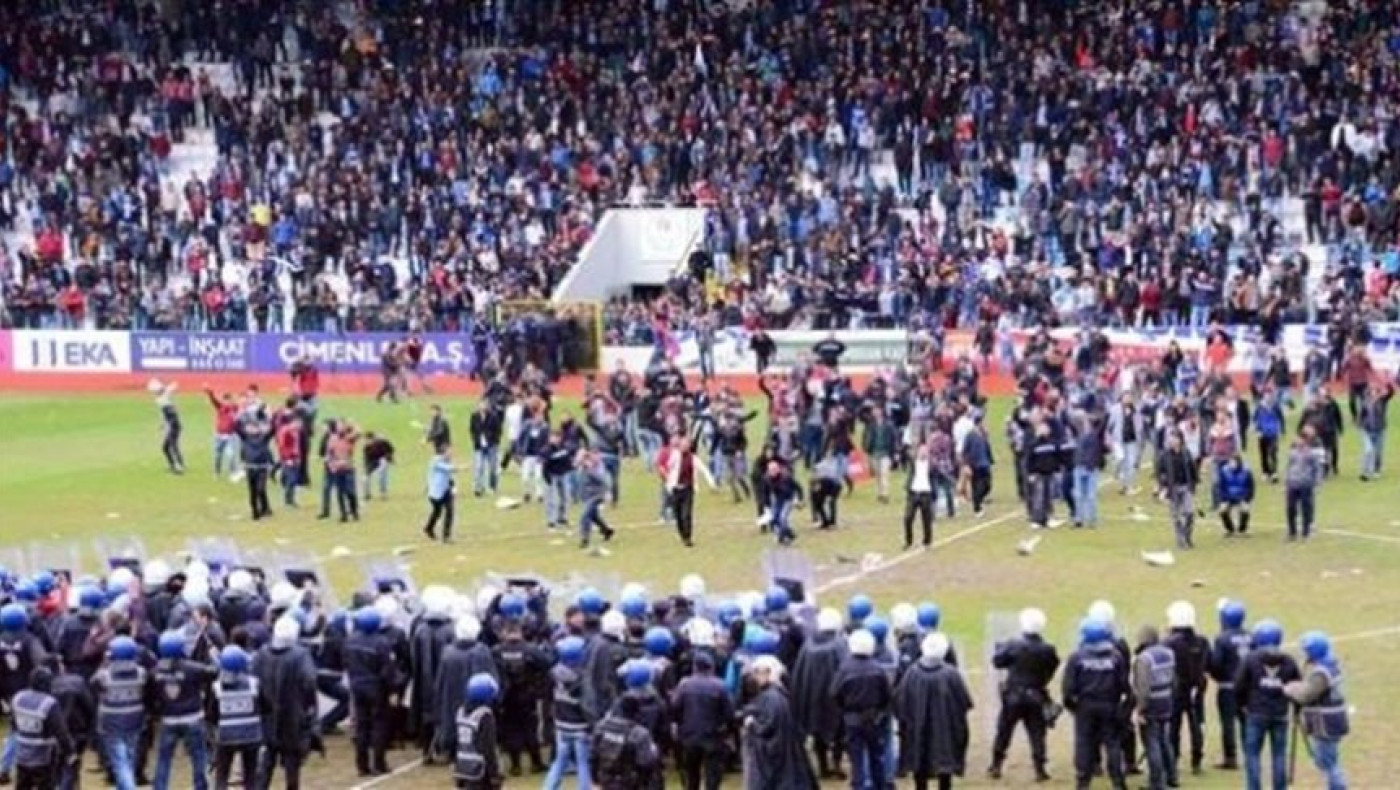 «Κόλαση» σε ματς στην Τουρκία (pics, vid)