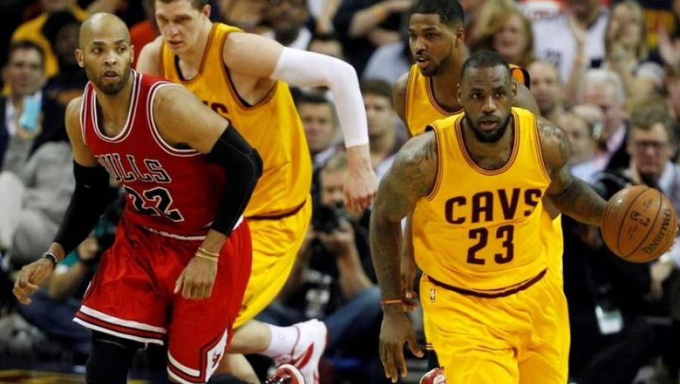 Ο Λεμπρόν πήρε το... όπλο του (videos)