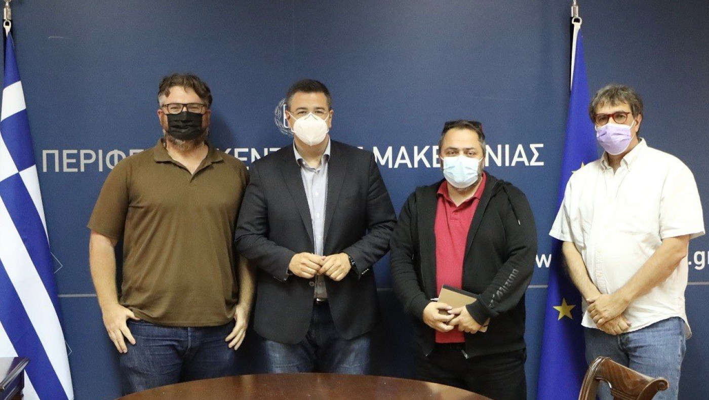 Θεσσαλονίκη: Γεμίζουν… γήπεδο οι ενδιαφερόμενοι κομπάρσοι για την ταινία του Μπαντέρας!