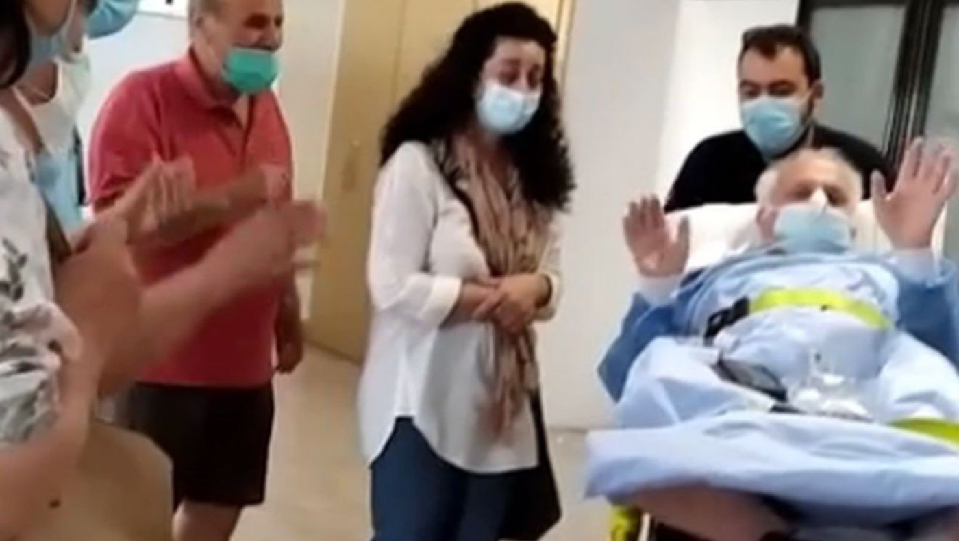 Θεσσαλονίκη: Με χειροκροτήματα βγήκε από τη ΜΕΘ ο Μιχάλης Τρεμόπουλος