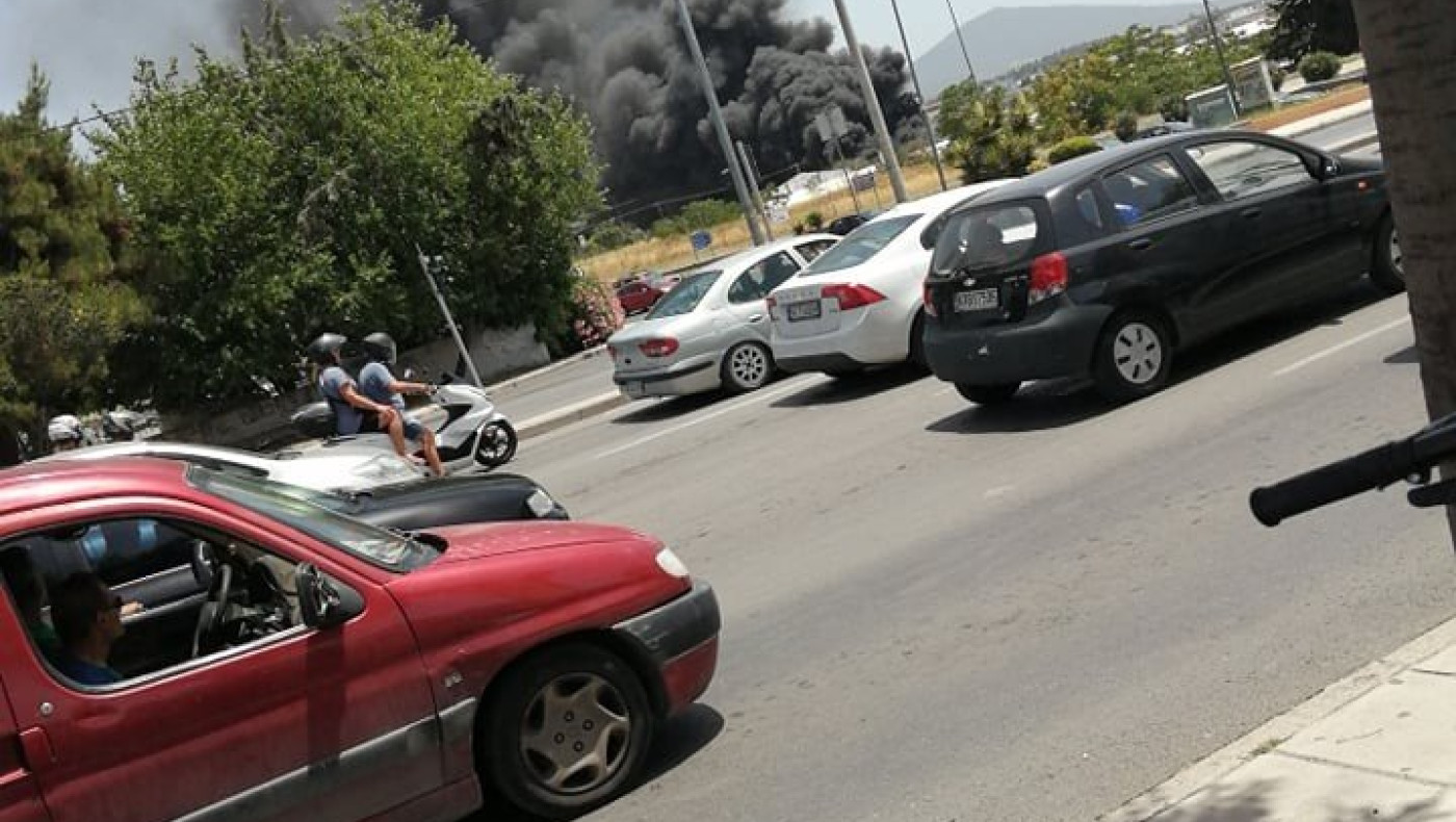 ΘΕΣΣΑΛΟΝΙΚΗ ΤΩΡΑ: Πυκνοί καπνοί στο Φοίνικα πίσω από τον ΟΑΣΘ