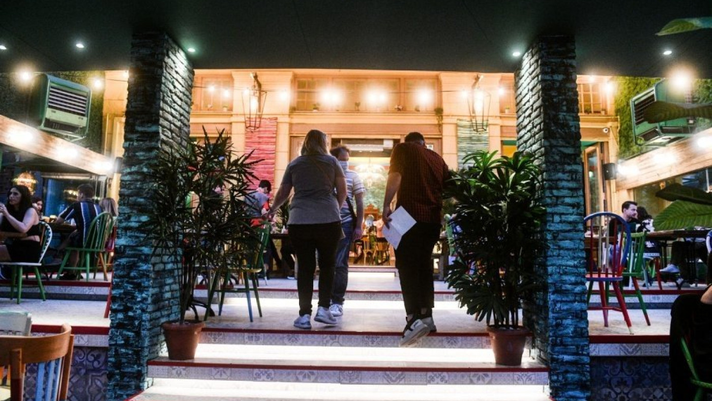 Εμβόλιο control: Θα... τρώνε πόρτα στα μαγαζιά οι ανεμβολίαστοι