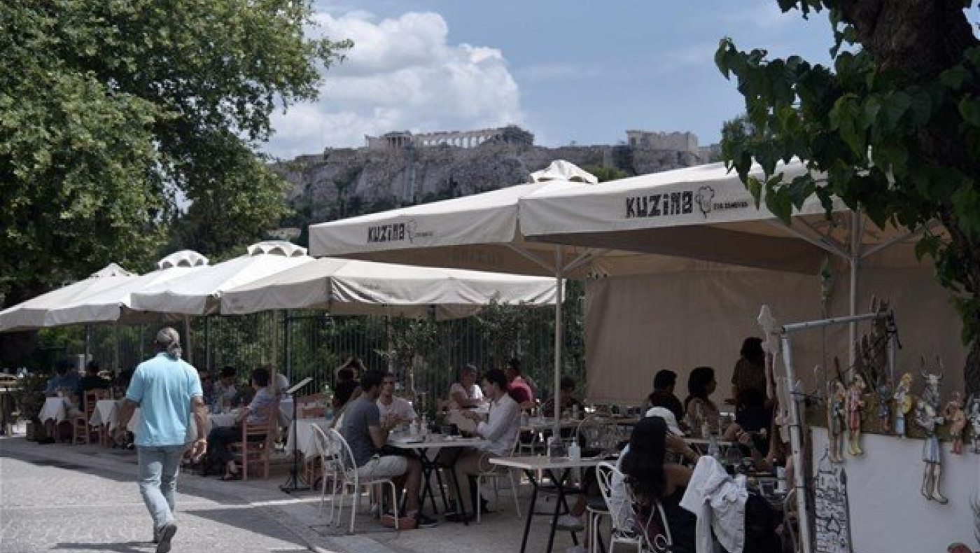 LIVE: Οι ανακοινώσεις για τα προνόμια των εμβολιασμένων