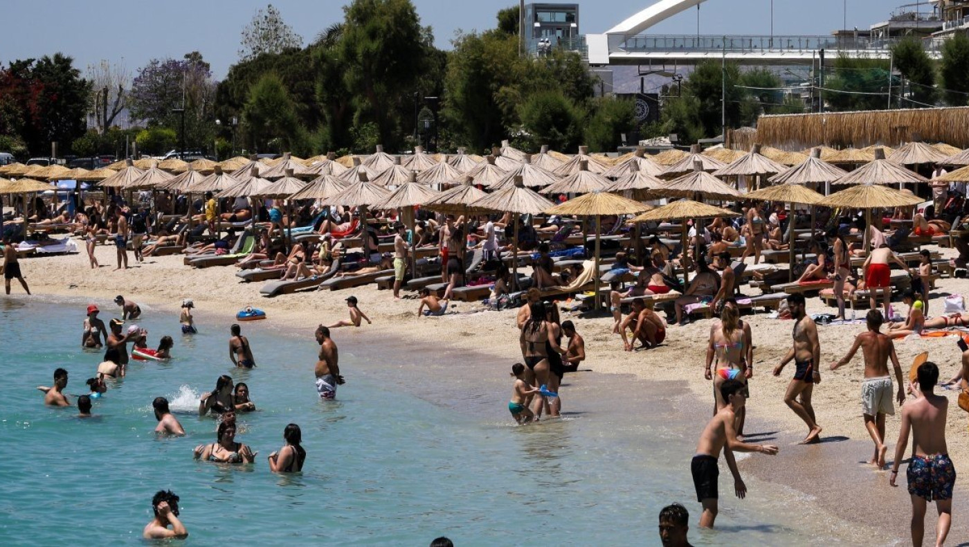 Εμβόλια: Ξεκινούν οι εμβολιασμοί σε πλαζ και πλατείες