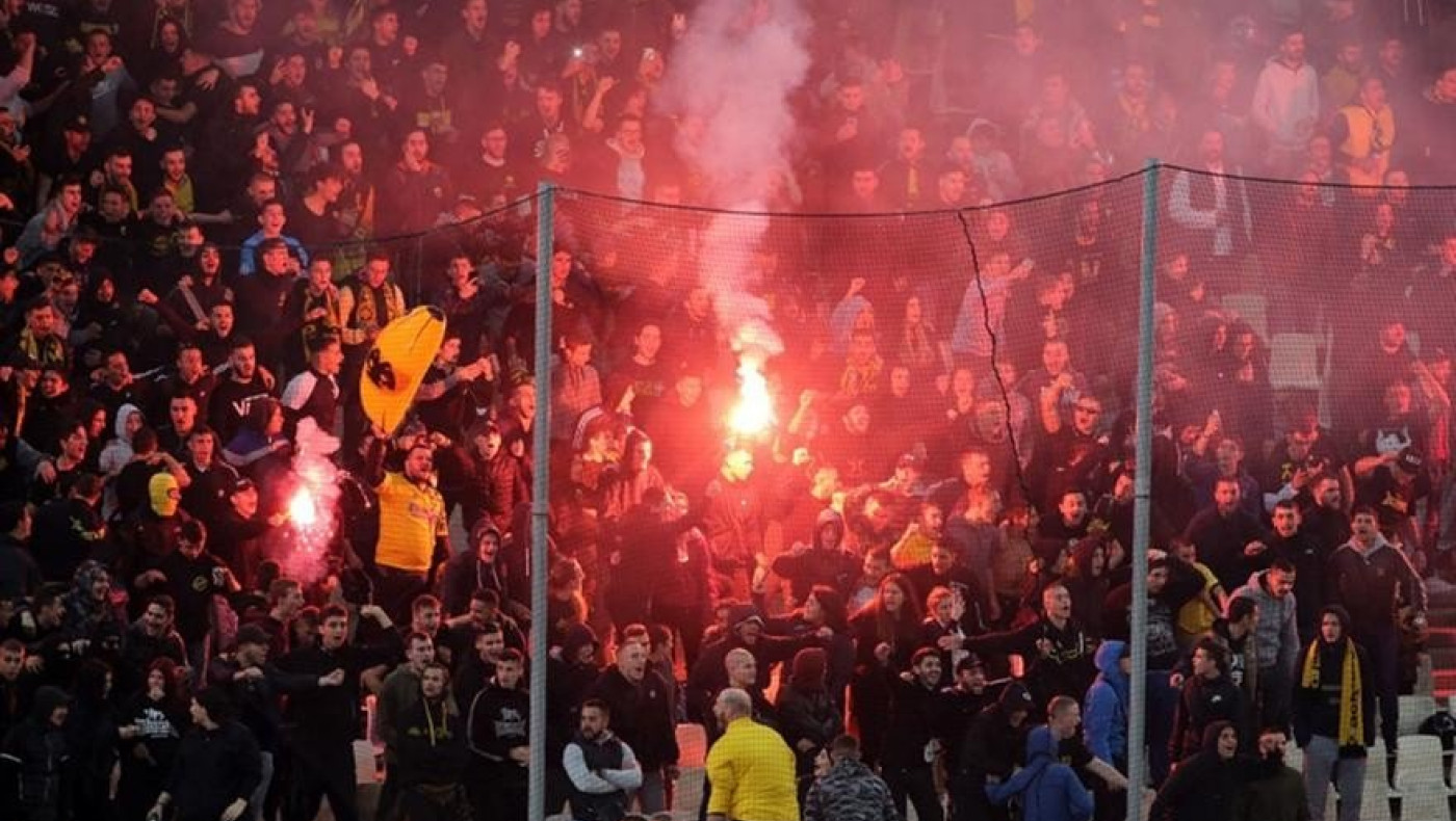 Original: «Βάζουμε το πρώτο γκολ στην ερωτική και κομπλεξική Θεσσαλονίκη»