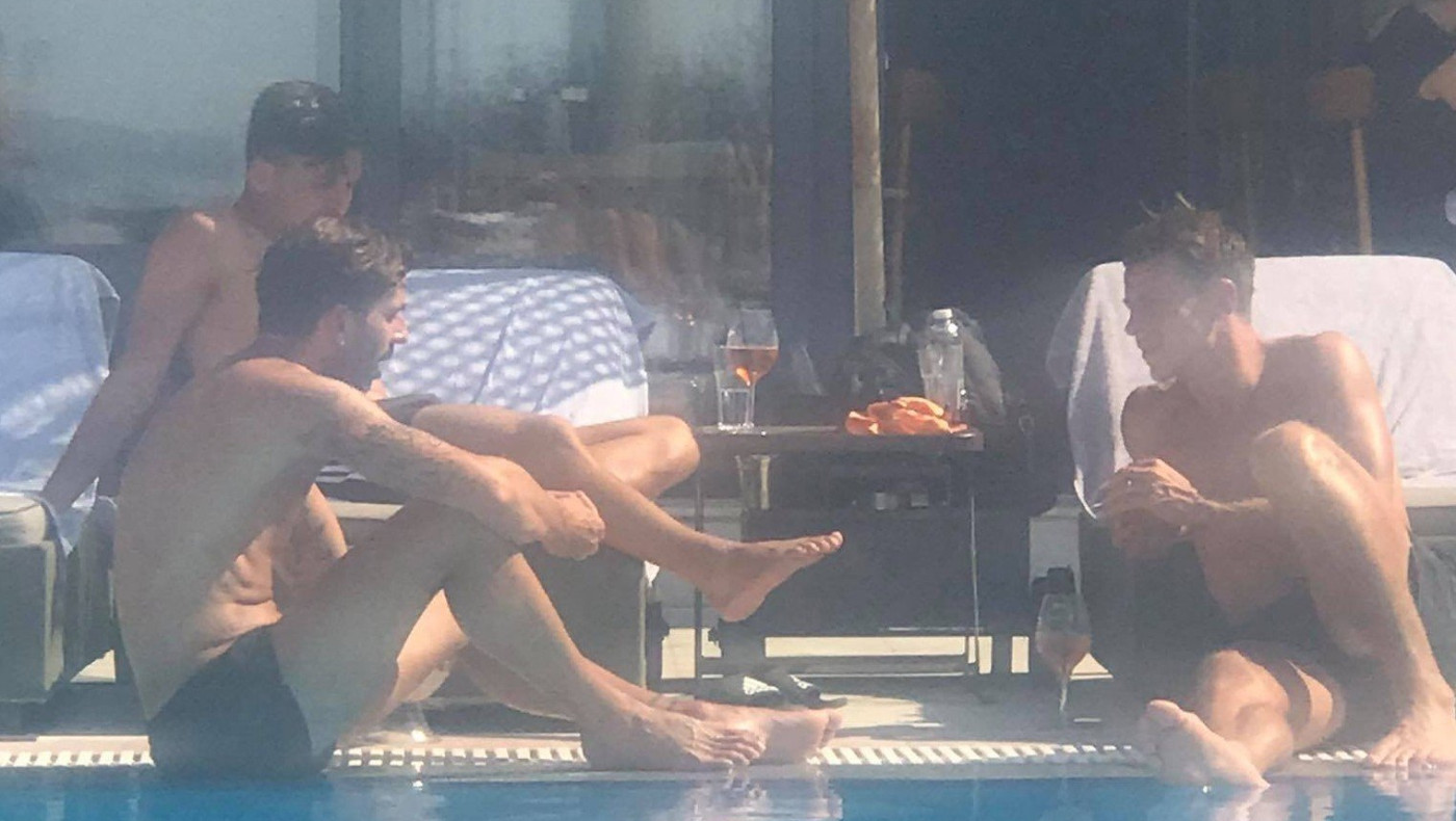 Τα... πλάνα των Κρέσπο, Μουργκ και Σβαμπ στην πισίνα