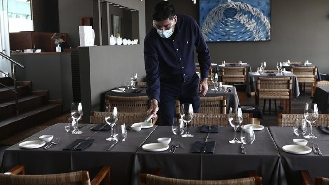 Ανατροπή στην εστίαση: Μόνο εμβολιασμένοι σε εσωτερικούς χώρους!