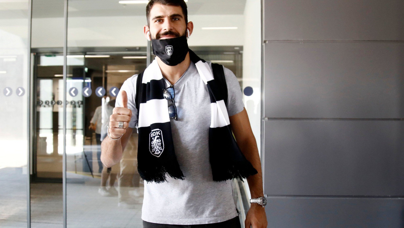 ﻿Killer στο γήπεδο… ρομαντικός στο τραγούδι!