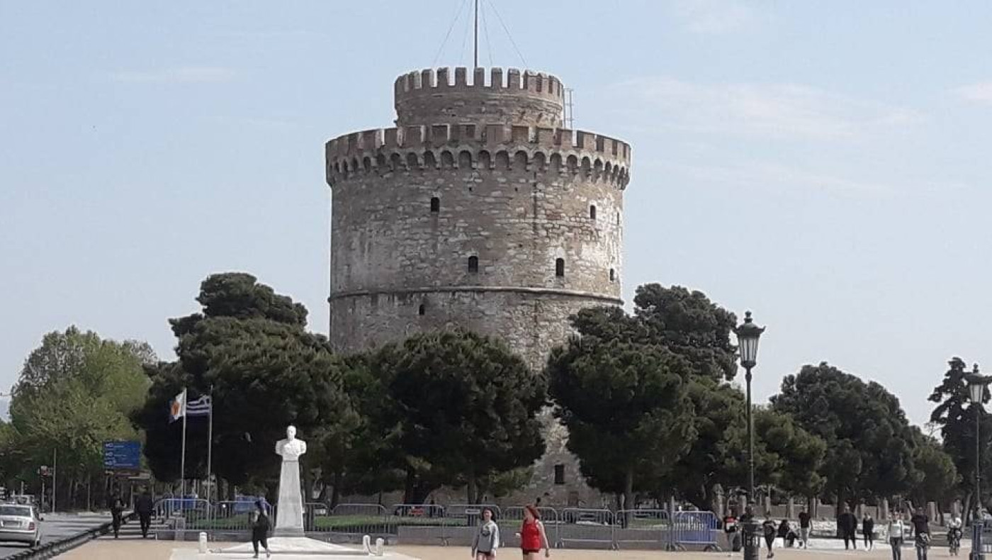 Θεσσαλονίκη: Πτώση δέντρου τα ξημερώματα απέναντι από τον Λευκό Πύργο