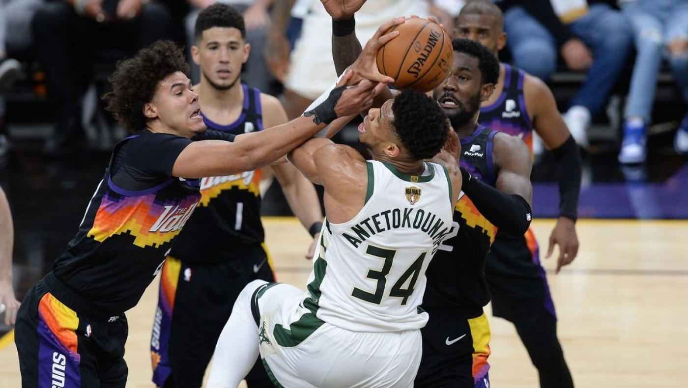 NBA: Μέγας Αντετοκούνμπο αλλά 2-0 οι Σανς