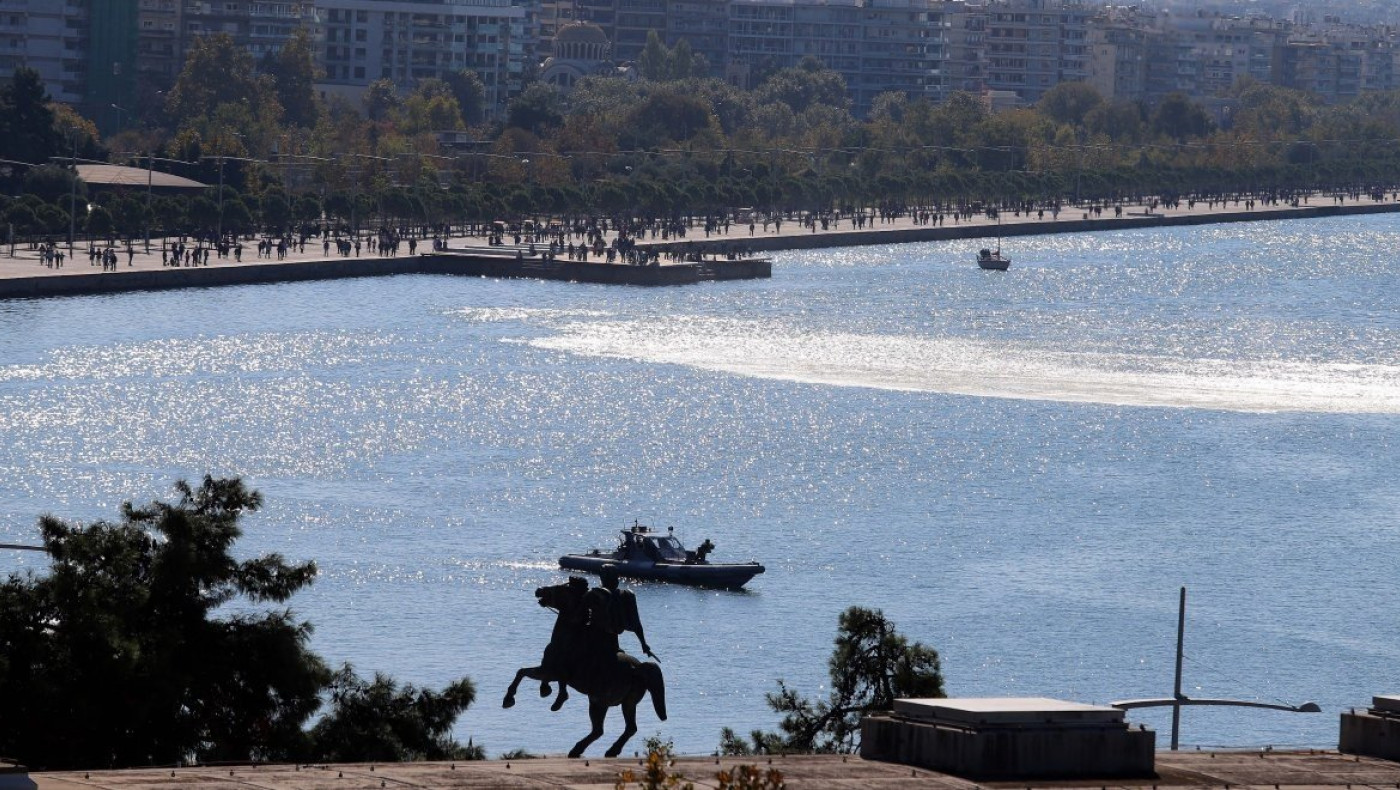 Θεσσαλονίκη: Εργασίες καθαρισμού 2.300 τόνων αποβλήτων στον Θερμαϊκό