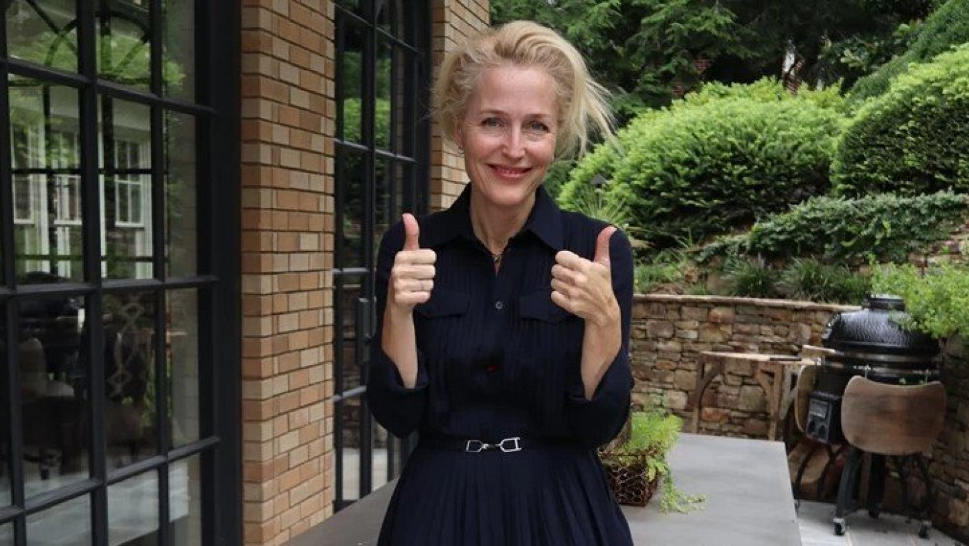 Τζίλιαν Άντερσον: «Τέλος τα σουτιέν, ας φτάσουν τα στήθη μου μέχρι τον αφαλό!»