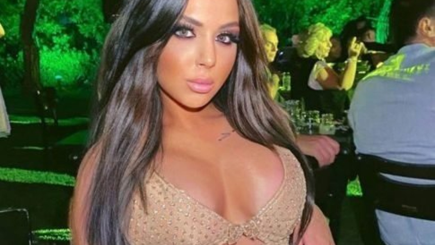 The Bachelor-Παίκτρια αμφιφυλόφιλη αναρτά προσωπικές στιγμές με άλλη γυvαίκα