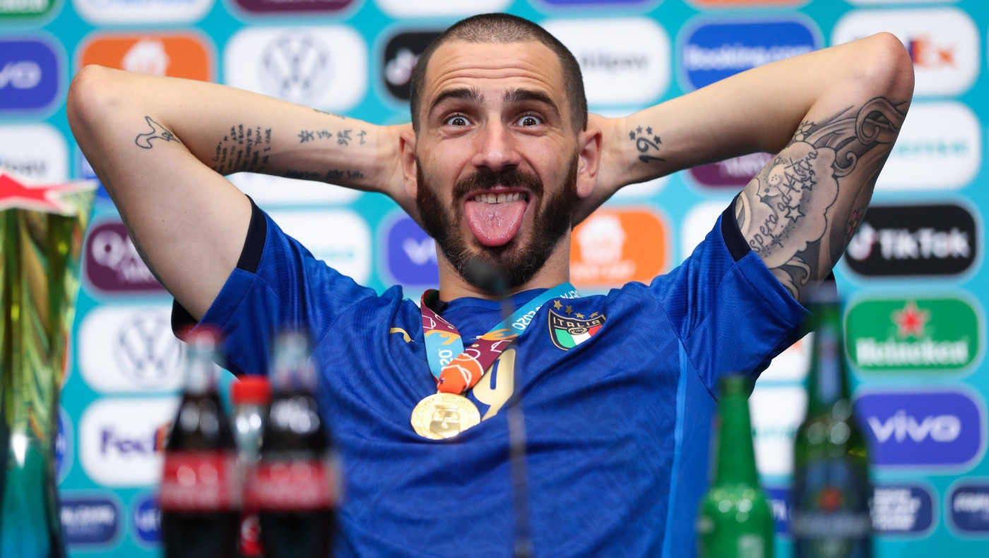 Απίστευτος Μπονούτσι σε Άγγλους! «Να τρώτε περισσότερα ζυμαρικά»