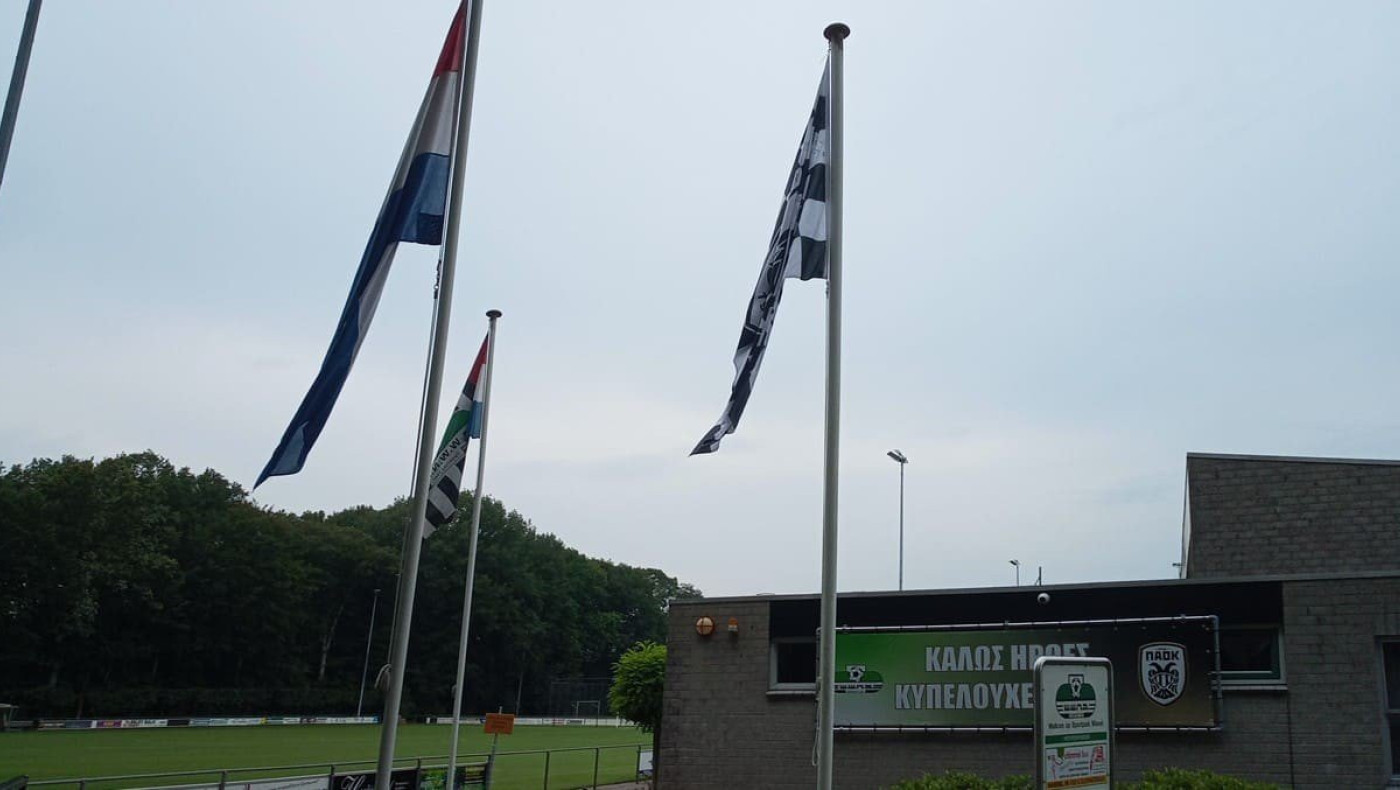 Σημαία του ΠΑΟΚ κυματίζει στο Άπελντοορν