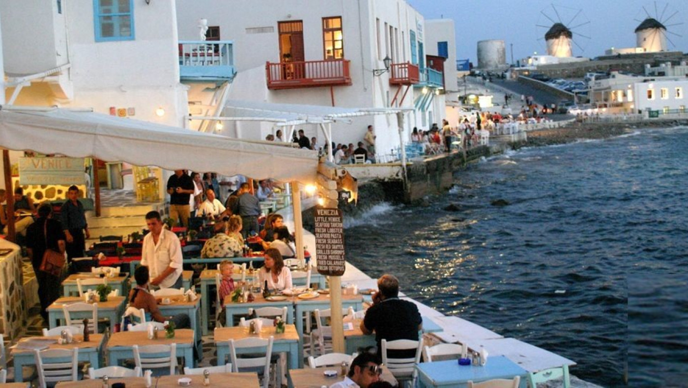 Μύκονος: «Ξαφνικός θάνατος! Δίνουμε μπόνους για να κάνουν το εμβόλιο»