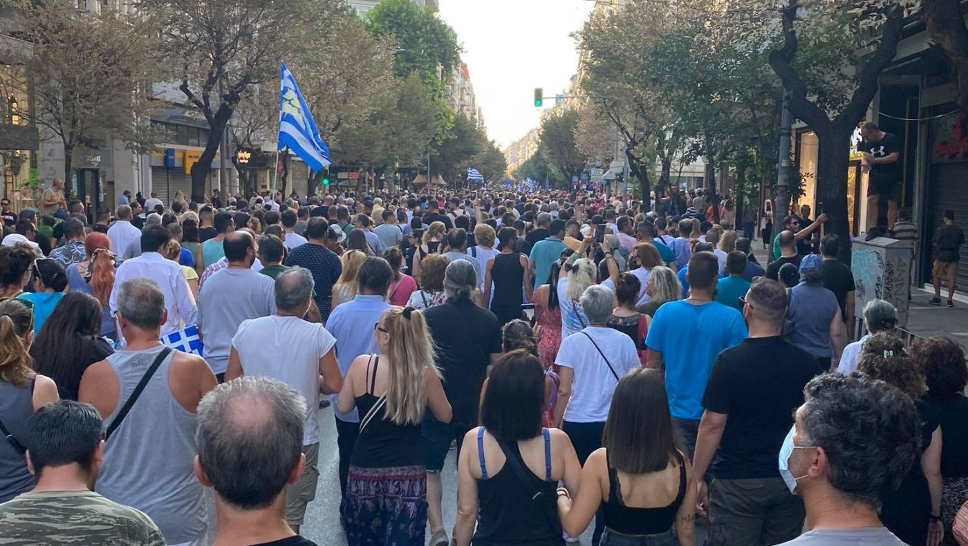 Συγκέντρωση κατά του υποχρεωτικού εμβολιασμού στον Λευκό Πύργο (vid)