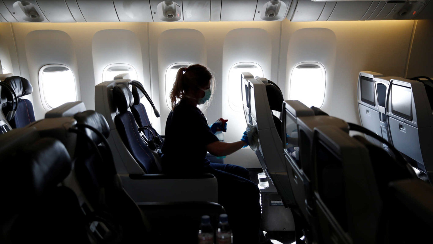 Άνδρας με κορωνοϊό υποδύθηκε την γυναίκα του και ταξίδεψε με αεροπλάνο