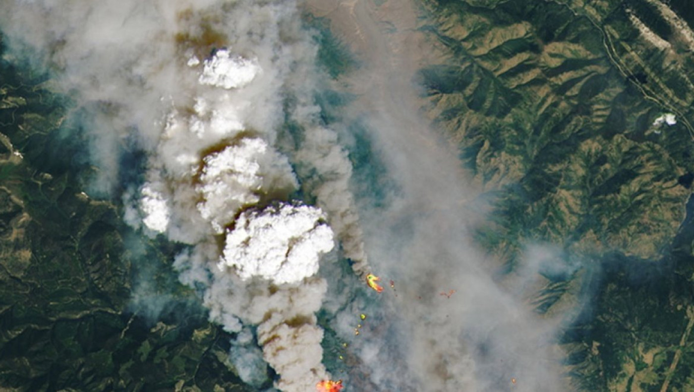 Καναδάς: Θεωρία συνωμοσίας «βλέπει» γιγάντιο λέιζερ πίσω από πυρκαγιά