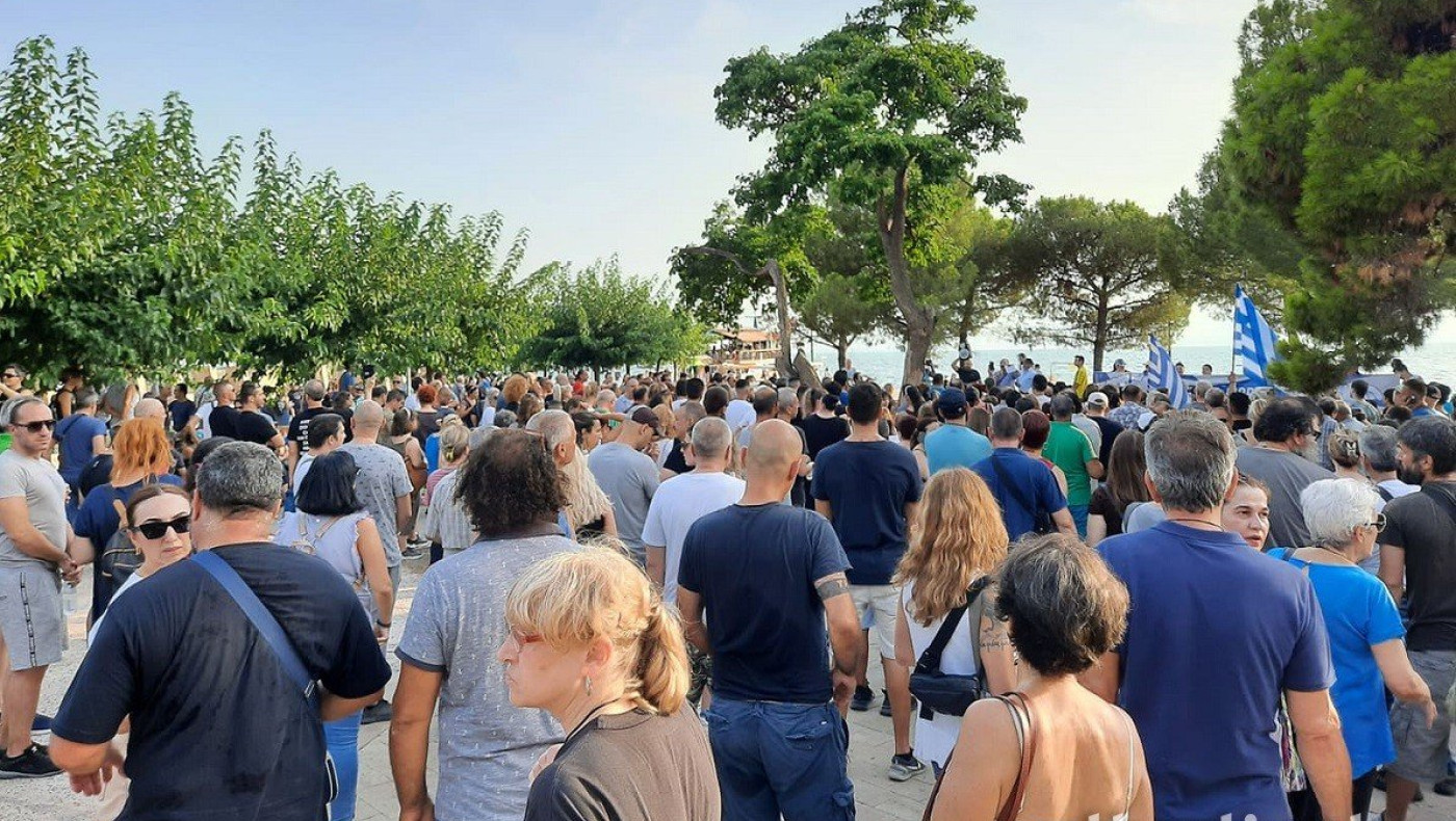 Πορεία πολιτών κατά του υποχρεωτικού εμβολιασμού στο κέντρο της Θεσσαλονίκης