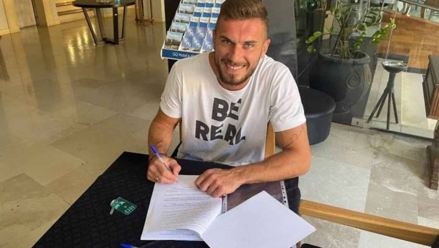 Η νέα ομάδα του Θανάση Παπάζογλου!