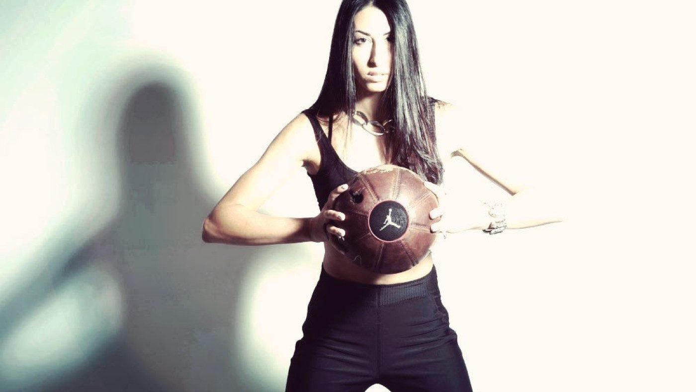 Η Ζωή Δημητράκου είναι ωραία, πολύ ωραία (VIDEO)