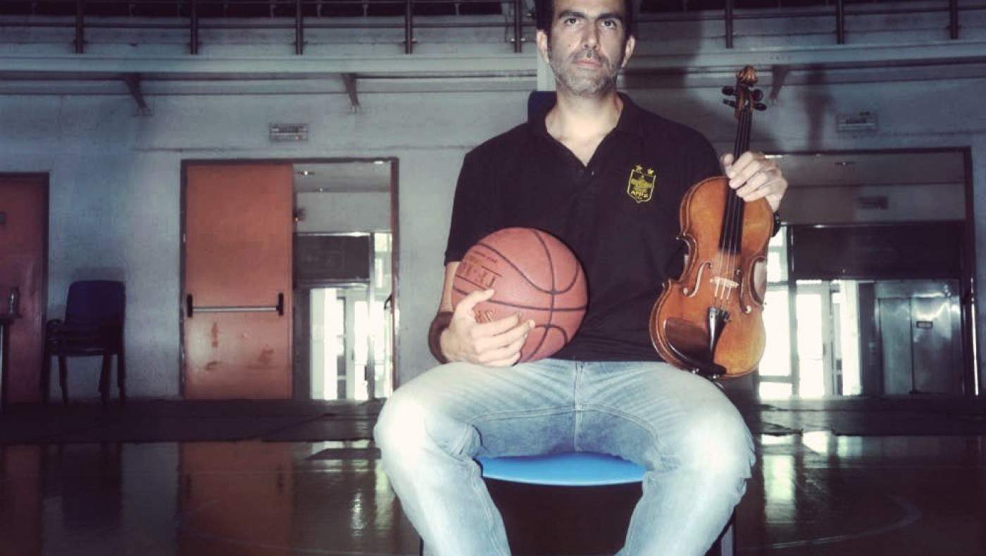 Ανάμεσα σε δύο κόσμους