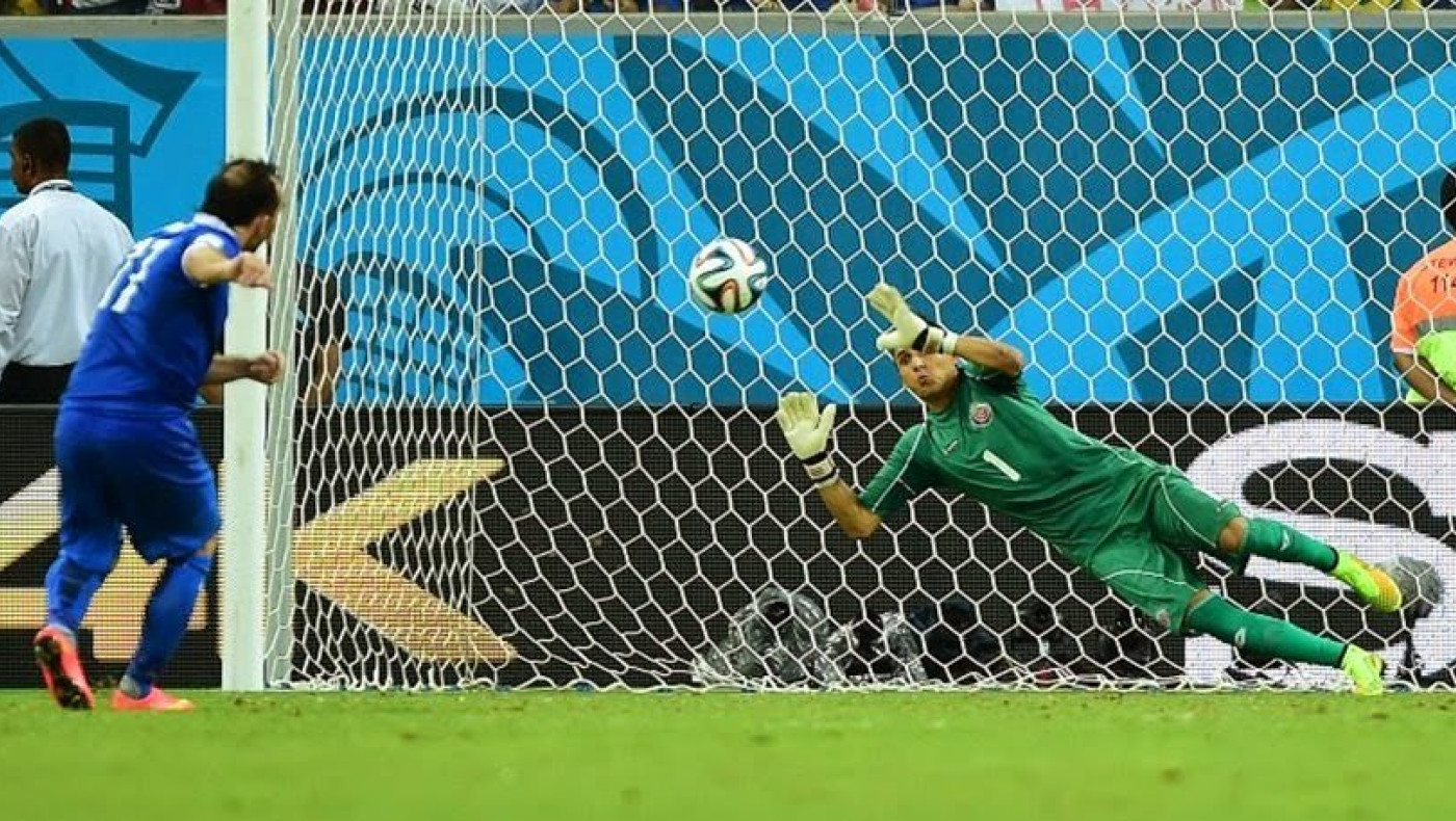 Ο Νάβας πιάνει και... μπαλάκια τένις (video)