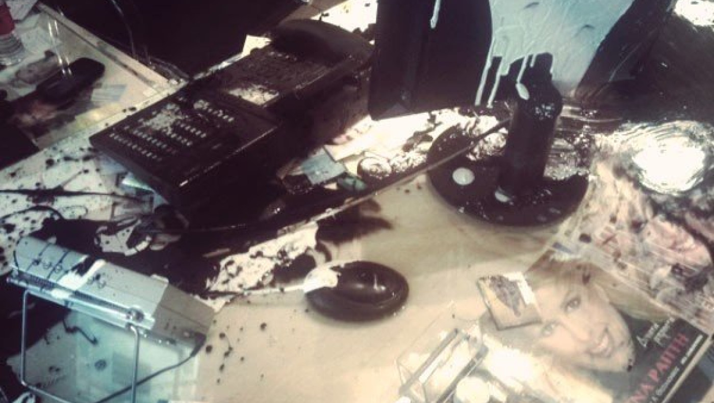 Επίθεση με μπογιές στα γραφεία της Έλενας Ράπτη